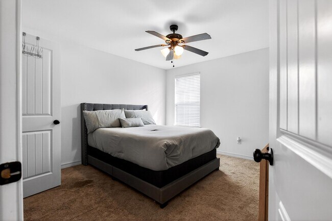 Building Photo - 507 Eisenhower Dr