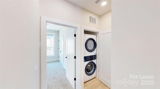 Building Photo - 407 Devender Ln