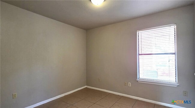 Building Photo - 317 Armstrong St