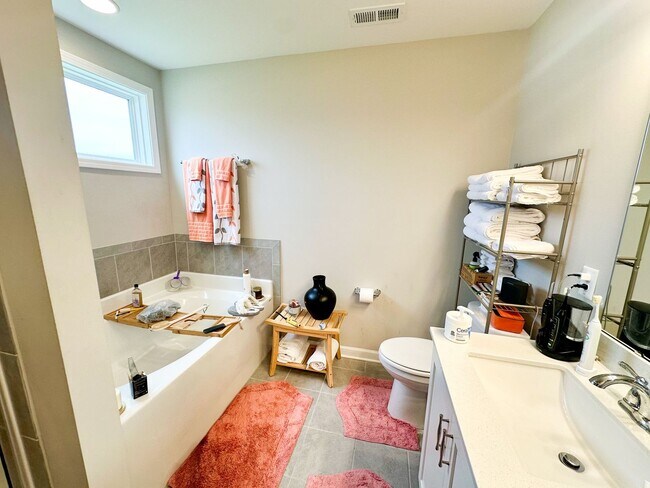 Building Photo - 3016 Goldenaster Ct