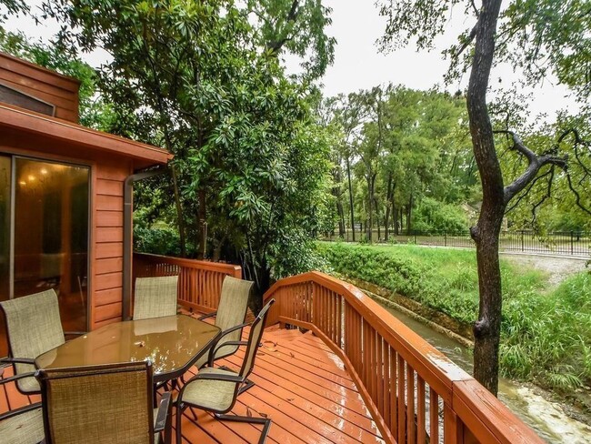 Building Photo - 800 Leonard St