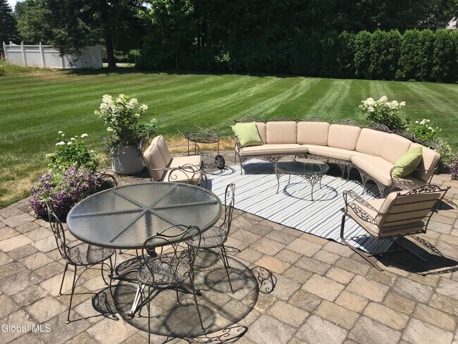 Building Photo - 106 Greenfield Ave