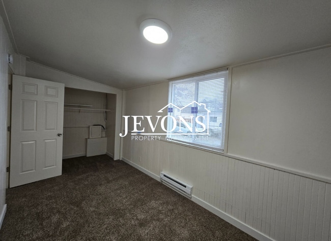 Building Photo - 201 N 6th St