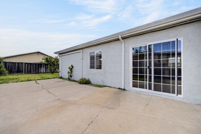 Building Photo - 42645 Newport Dr