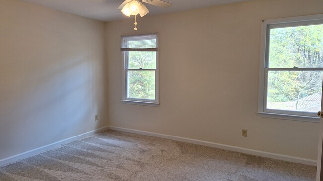 Large back bedroom - 1506 Shawnee St