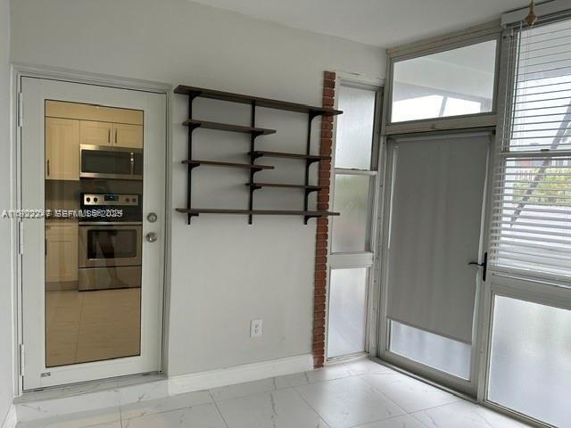 Building Photo - 141 NE 10th Ave