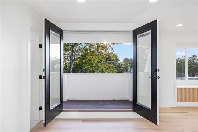 Building Photo - 7 Sheffield Ave