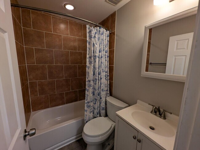 Building Photo - Fresh Updates and Flexible Space in Florissant - $100 Off 1st Months Rent!