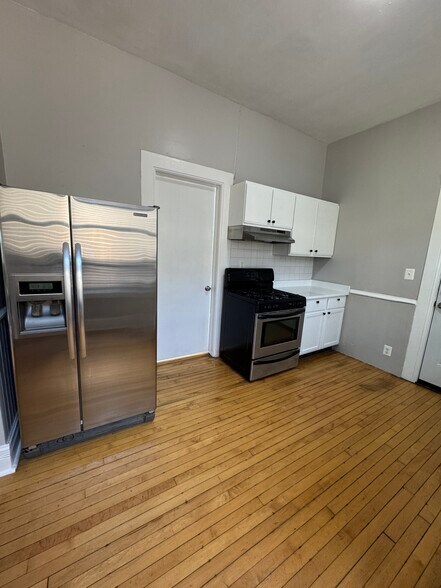 Building Photo - 3353 S Emerald Ave