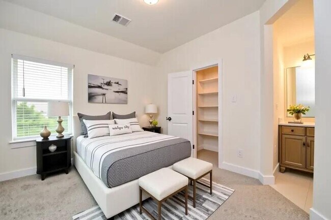 Building Photo - 7319 Bayberry Crescent Ln