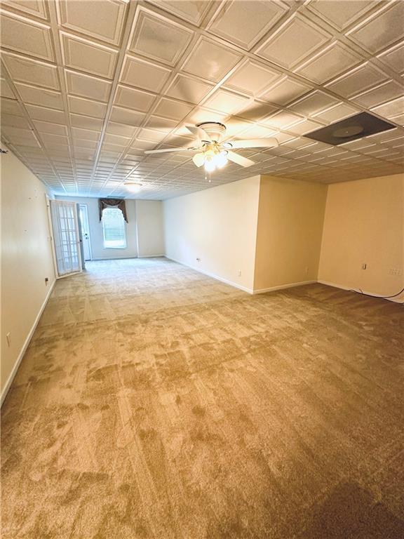 Building Photo - 811 Valley Dr