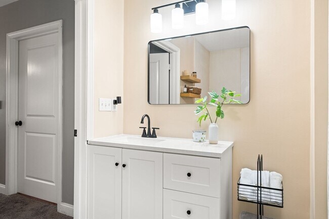 Building Photo - 24 S Bulfinch St