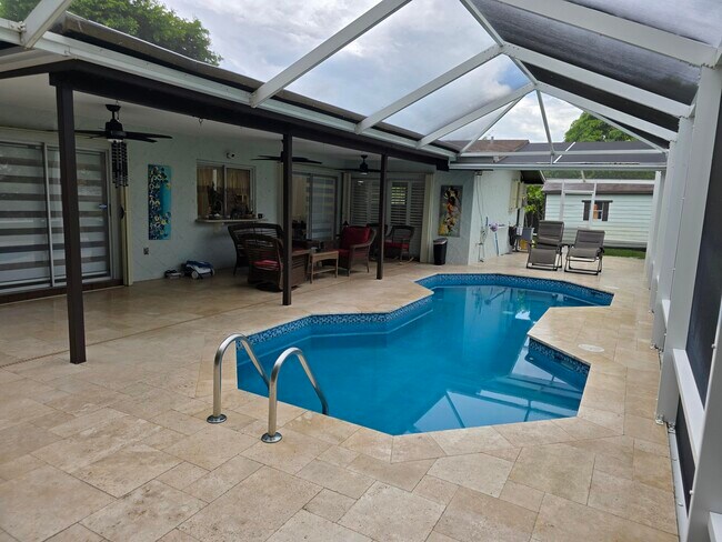Building Photo - 939 Hibiscus Dr