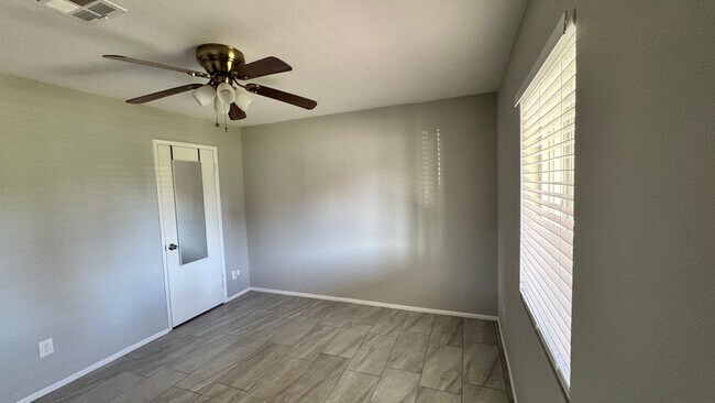 Building Photo - Renovated 4 Bedroom, 2 Bathroom Home in a Prime Phoenix Location!