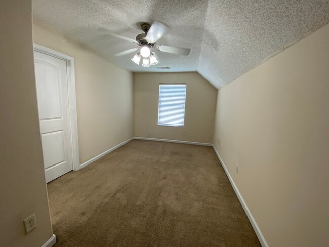 Building Photo - BRIDGEWATER HOME! PRE-LEASING FOR AUGUST 2...