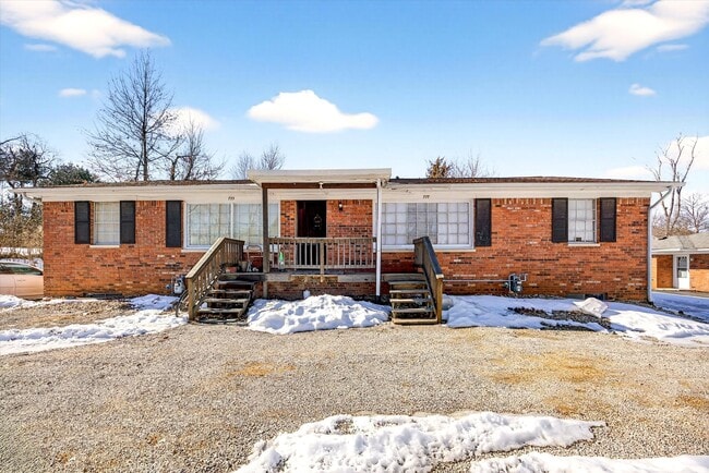 Building Photo - 775-777 N Smith Rd