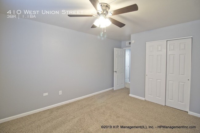 Building Photo - Woodcrest Three Bedroom First Floor