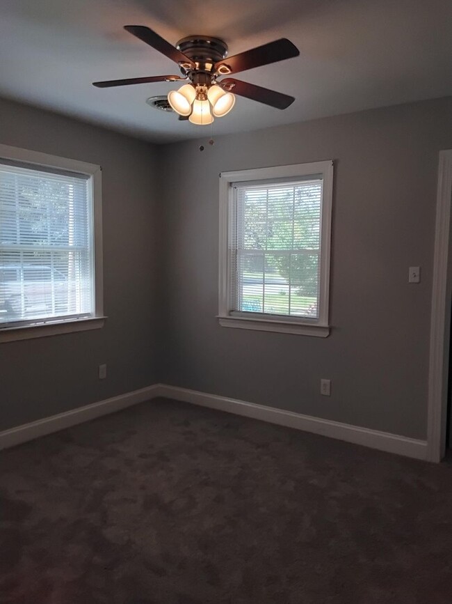 Building Photo - Charming 3-Bedroom Home with Fresh Updates...