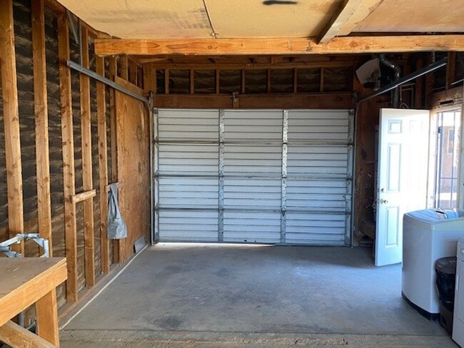 Building Photo - 2BR 2BA HOME-Fenced Yard & Workshop Garage, RV-Boat