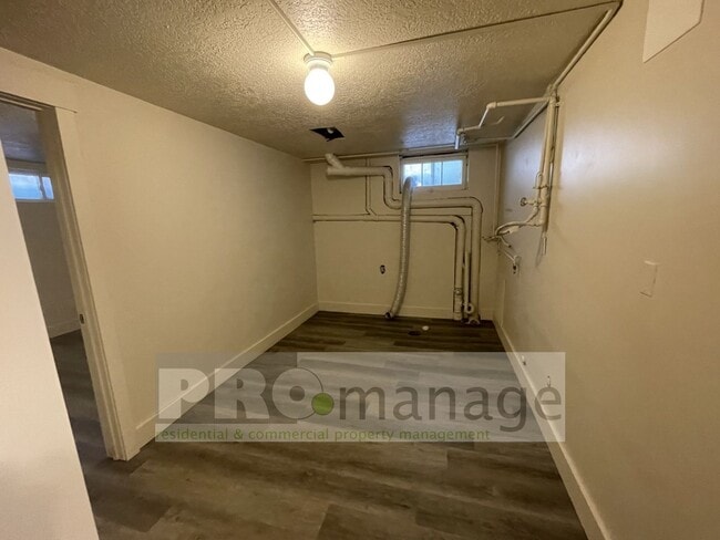 Building Photo - 205 8th St