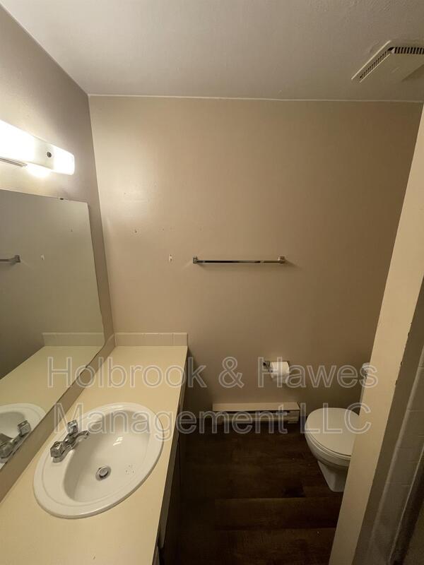 Building Photo - 1209 W Plum St