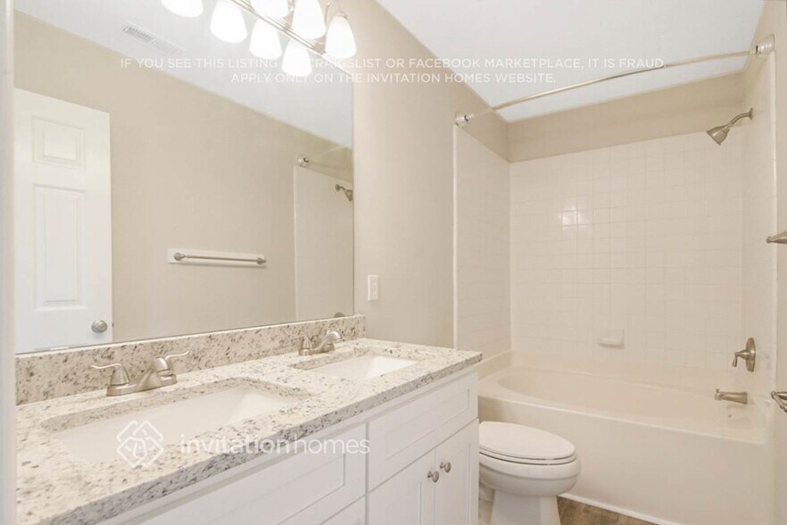 Building Photo - 2831 Bombay Dr