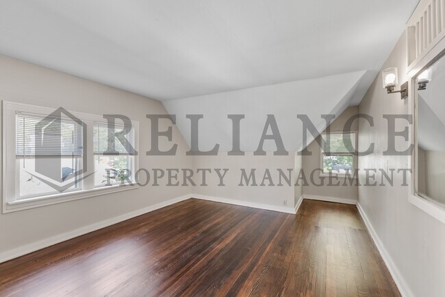 Building Photo - 1007 N Yale Ave