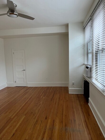 Building Photo - 250 S 13th Street, Unit 2F
