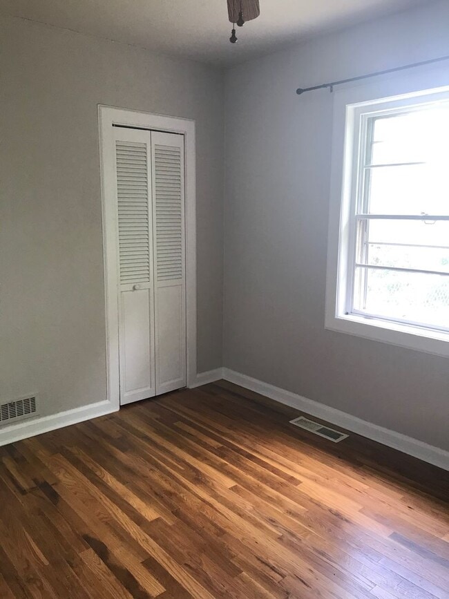 Building Photo - 2 BEDROOMS, 2 BATHROOMS, WITH 2 BONUS ROOMS AND A SECOND KITCHEN!