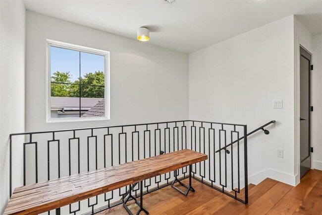 Building Photo - 1706 Perez St