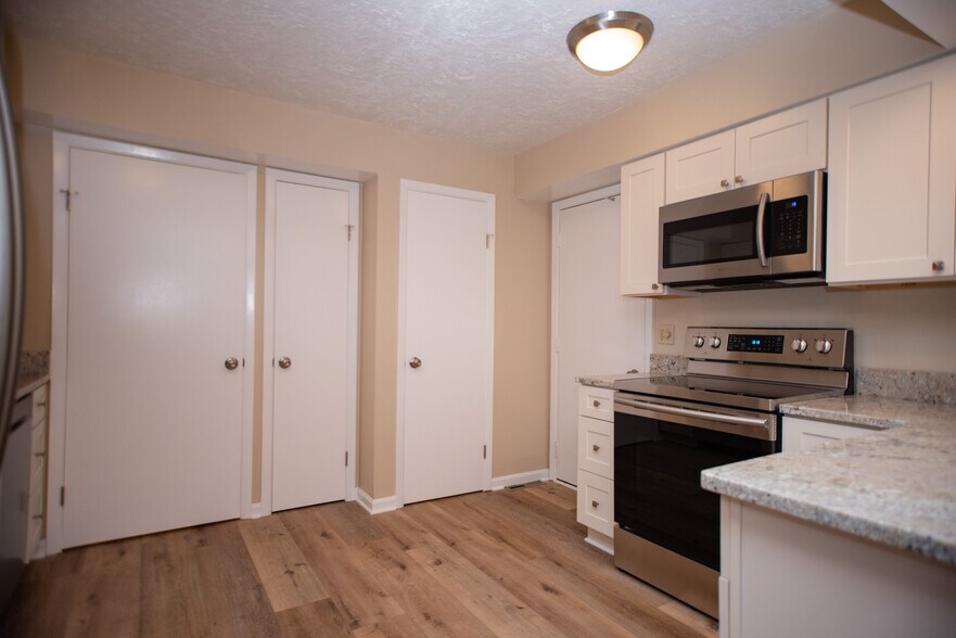 Building Photo - 837 Tollis Pkwy