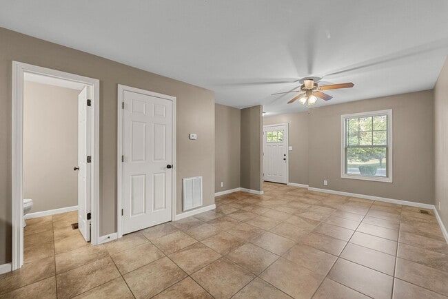 Building Photo - Pet Friendly Two Bedroom!