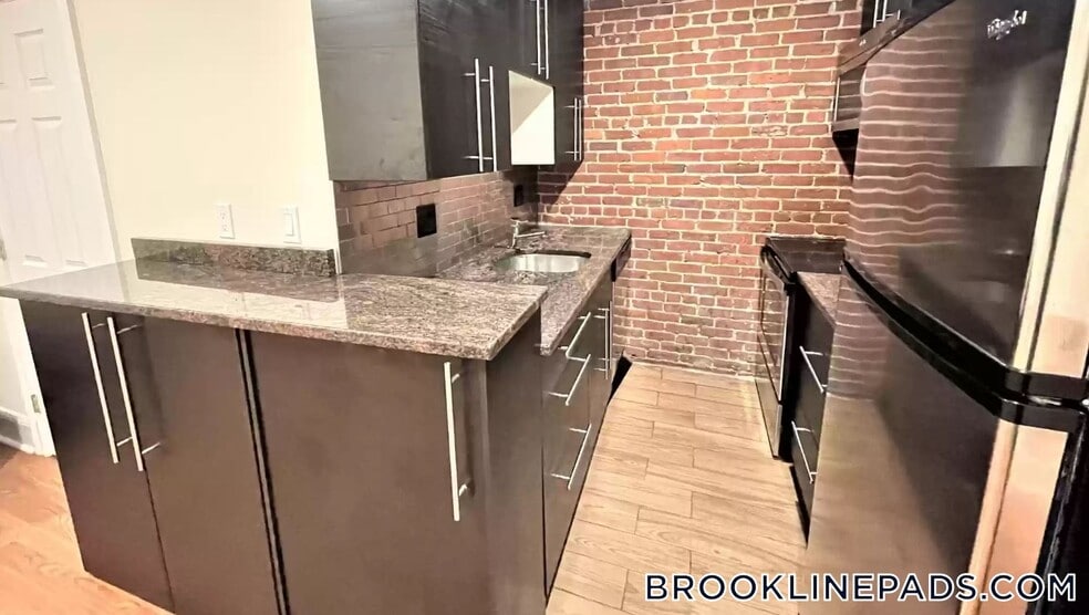 Building Photo - 1203 Beacon St