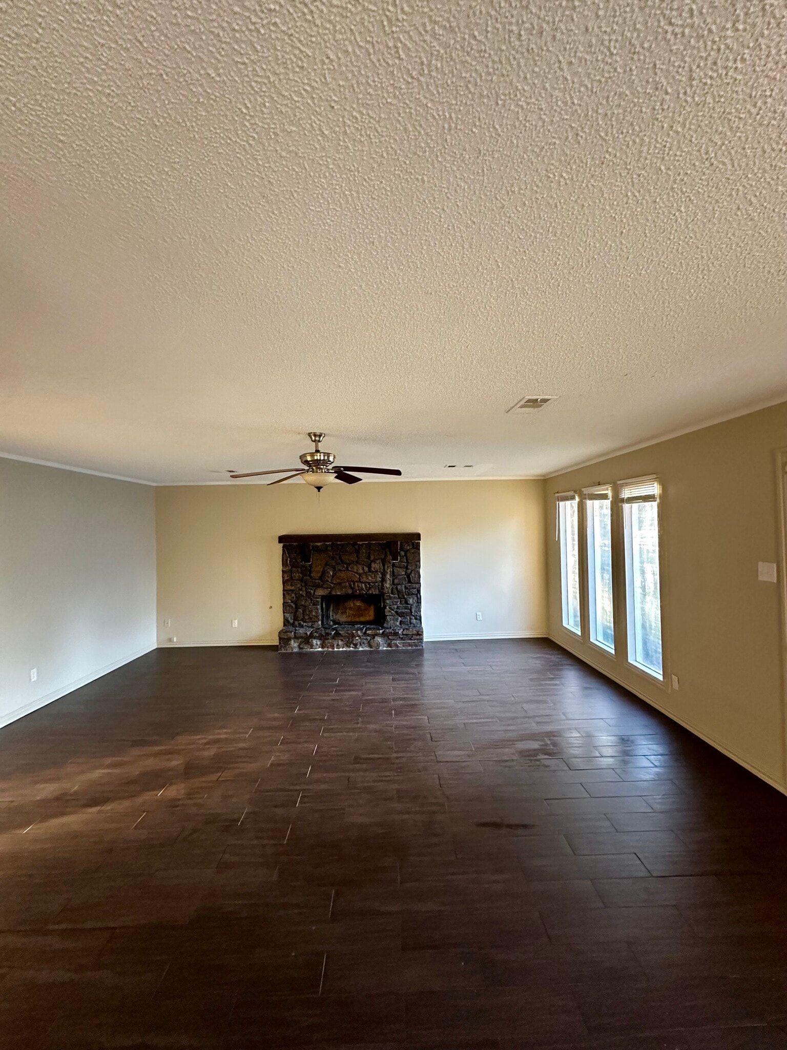 Living Room - 500 N 46th St