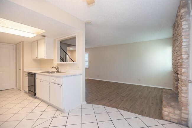 Building Photo - 925 Chisholm Cove