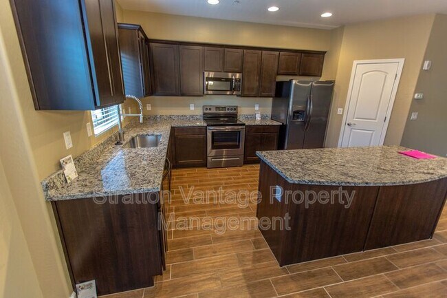 Building Photo - 240 W Juniper Ave