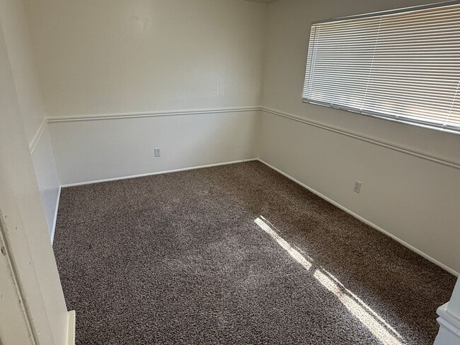 Building Photo - Beautiful five bedroom home