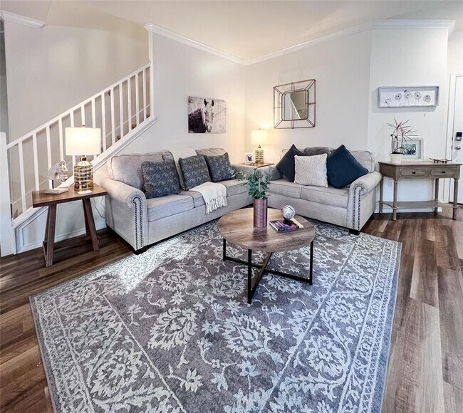 Building Photo - 9006 Golden Leaf Dr