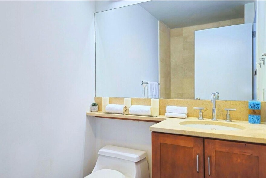 Bathroom 2 - 389 Washington St