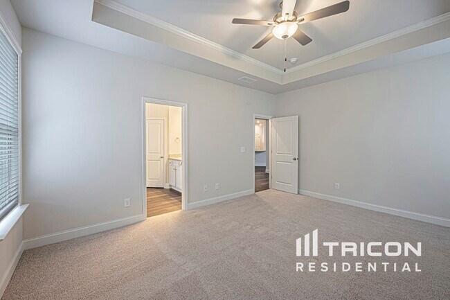 Building Photo - 325 Oxbow St