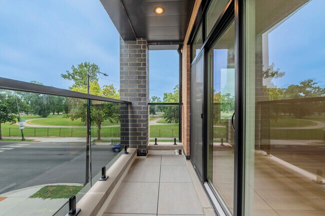 Building Photo - 6519 W Addison St