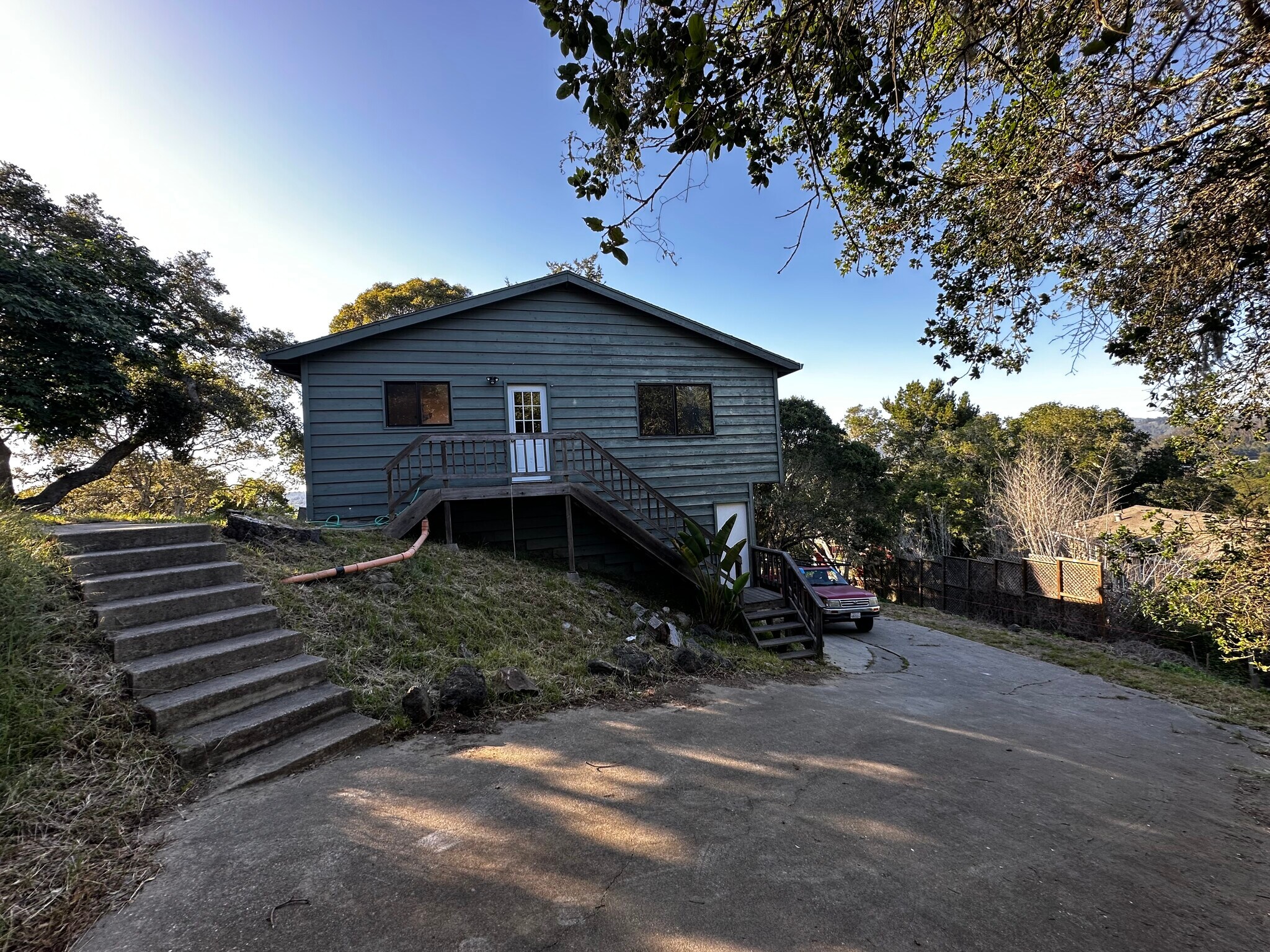 Building Photo - 812 Loma Prieta Dr