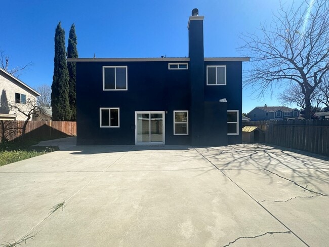 Building Photo - 1227 Kingfisher Dr