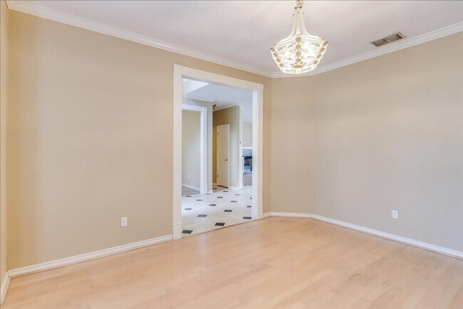 Building Photo - 7426 Lake Travis Dr
