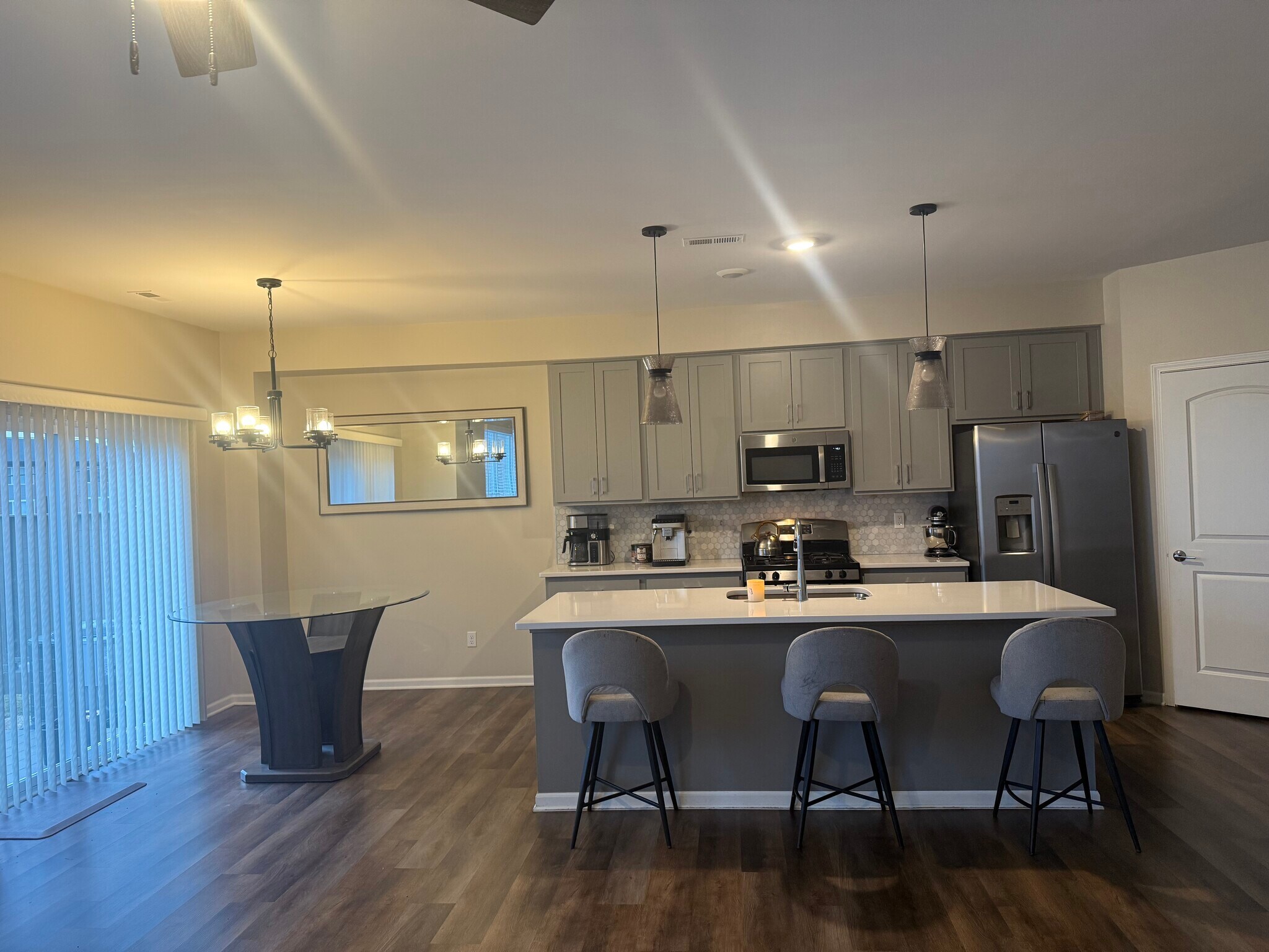 Building Photo - 8692 Pioneer St