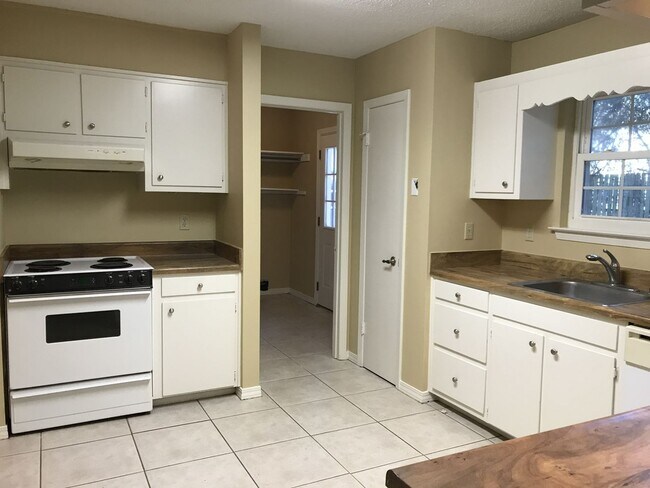 Building Photo - Downtown Fairhope - Walking Distance to Fa...