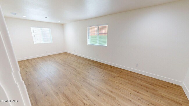 Building Photo - 936 Calle Pensamiento