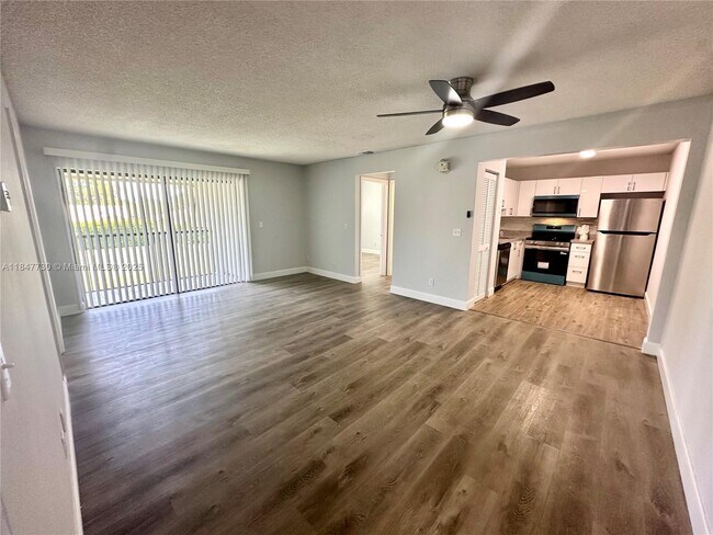 Building Photo - 10722 Royal Palm Blvd
