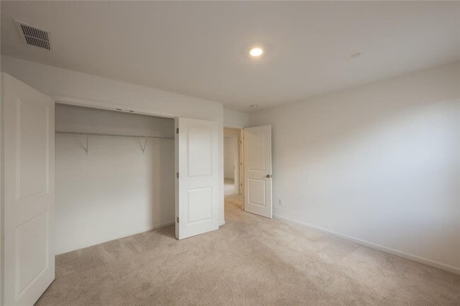 Building Photo - 895 Gelderland Dr