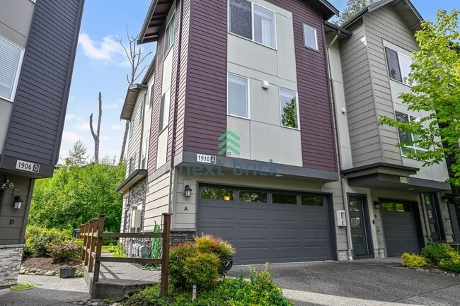 Building Photo - Spacious & Modern 4-Bed, 3.5-Bath Townhome...